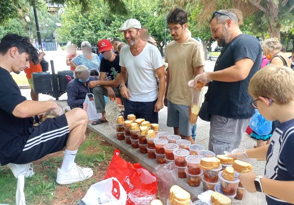 Βελτιστοποιώντας για Καλό: Η Ομορφιά της Εθελοντικής Προσφοράς μέσα από τον Φωτογραφικό Φακό